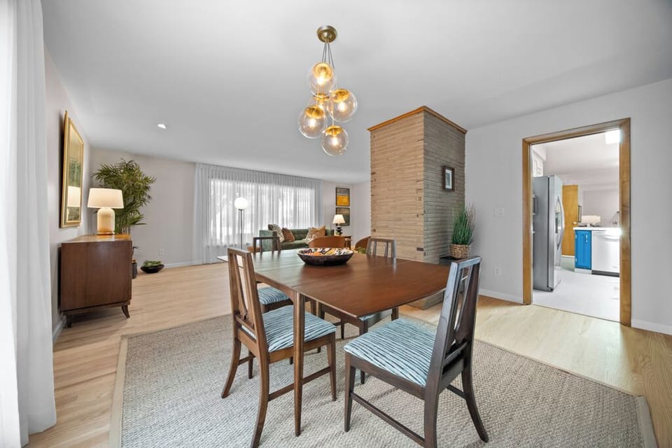 dining area showing flow from living room and kitchen