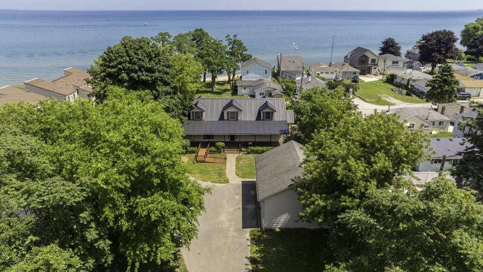 Lake views for days – your backyard just leveled up