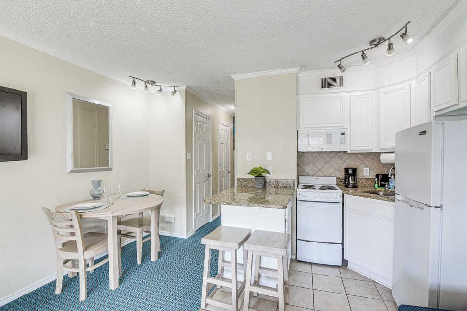 Dining Area | Breakfast Bar | Dishware/Flatware