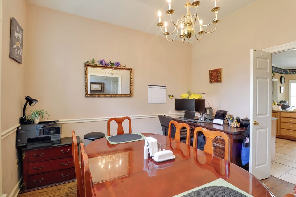 Formal Dining Room | Home Office | Free WiFi | Central A/C & Heating