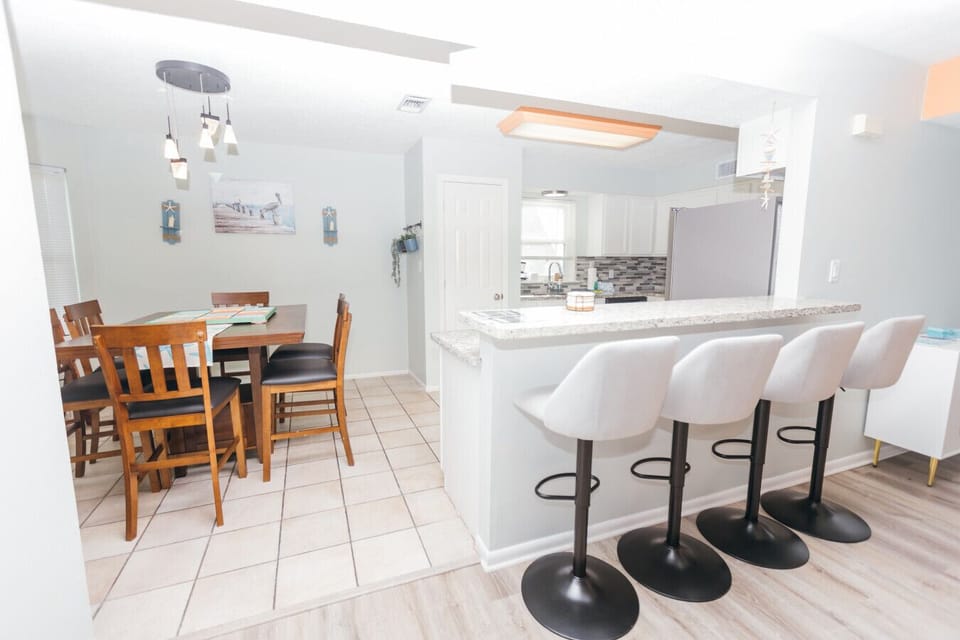 Additional dining space at the kitchen bar
