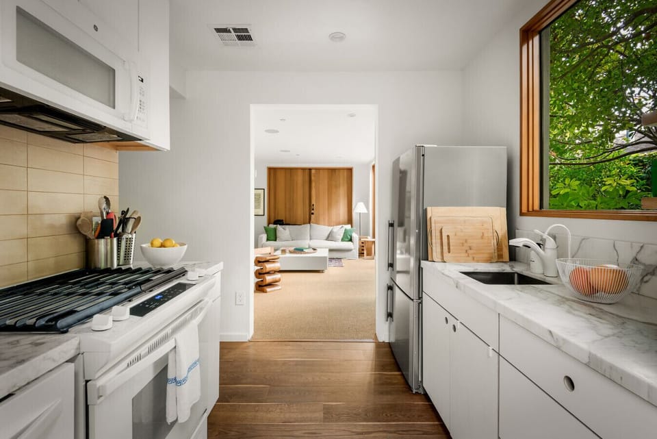 Bright and modern kitchen with everything you need to feel at home
