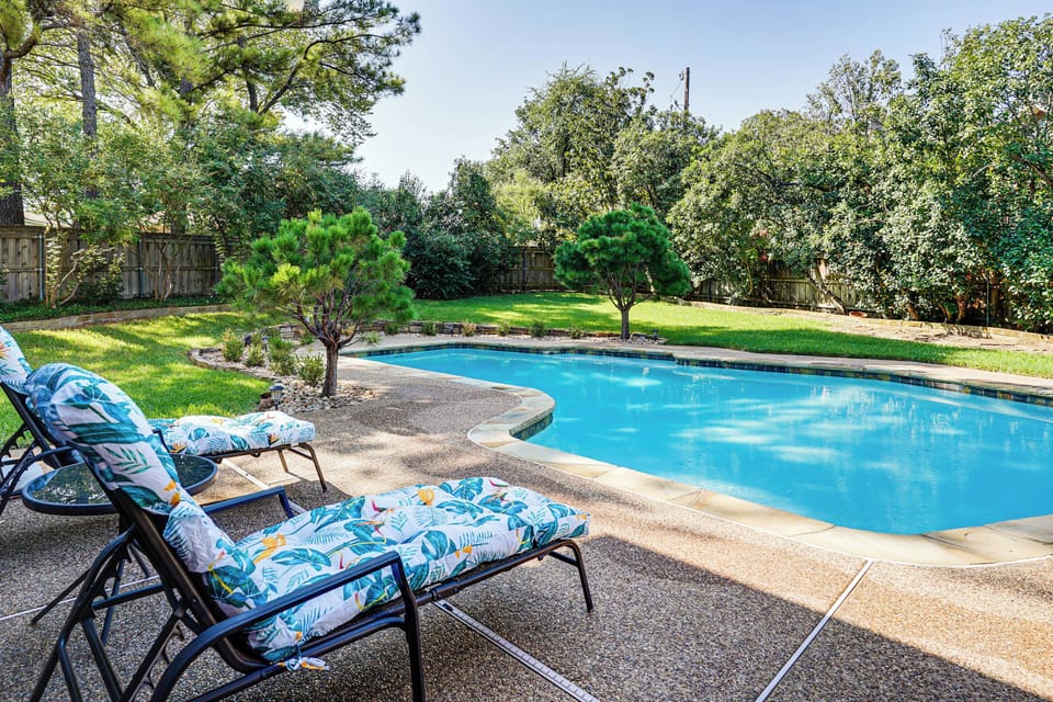 Bedford Vacation Rental | 3BR | 2.5BA | 2,236 Sq Ft | 2 Steps to Enter