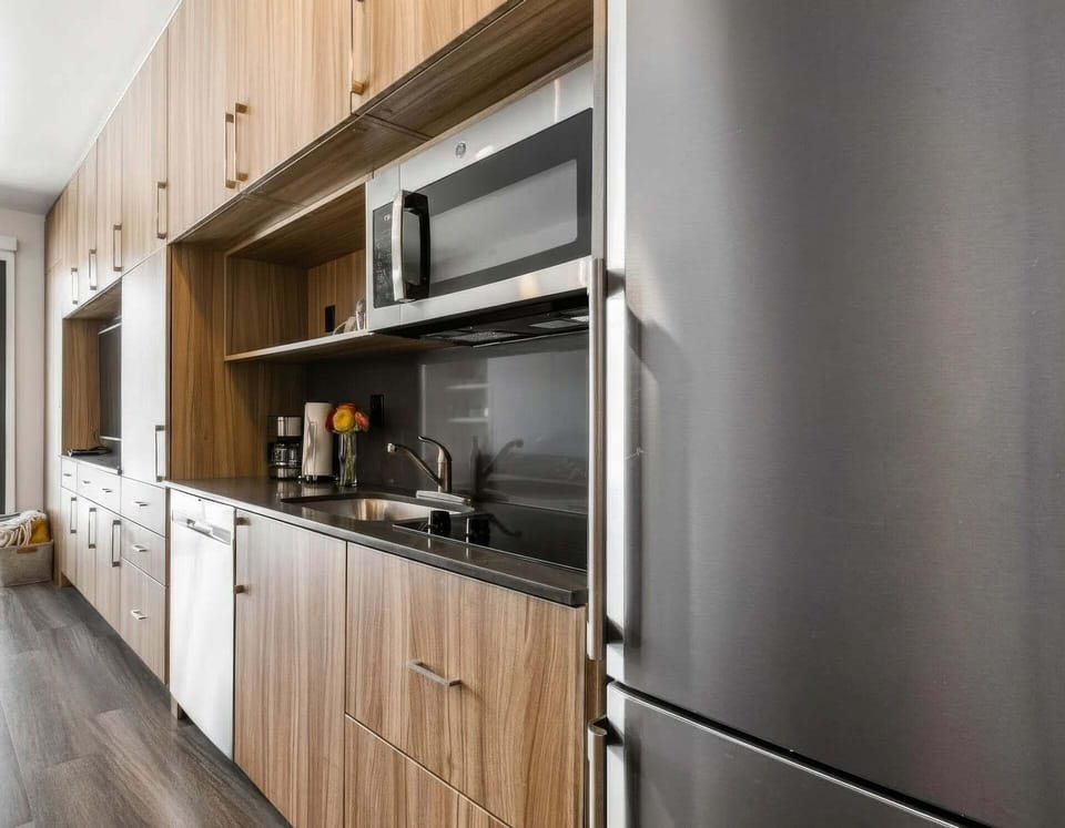 Full-size galley kitchen to prepare delicious snacks or meals.