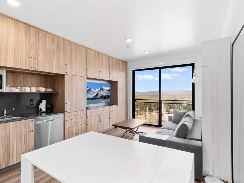 Canyon Haus Deluxe Studio with table and gorgeous views!