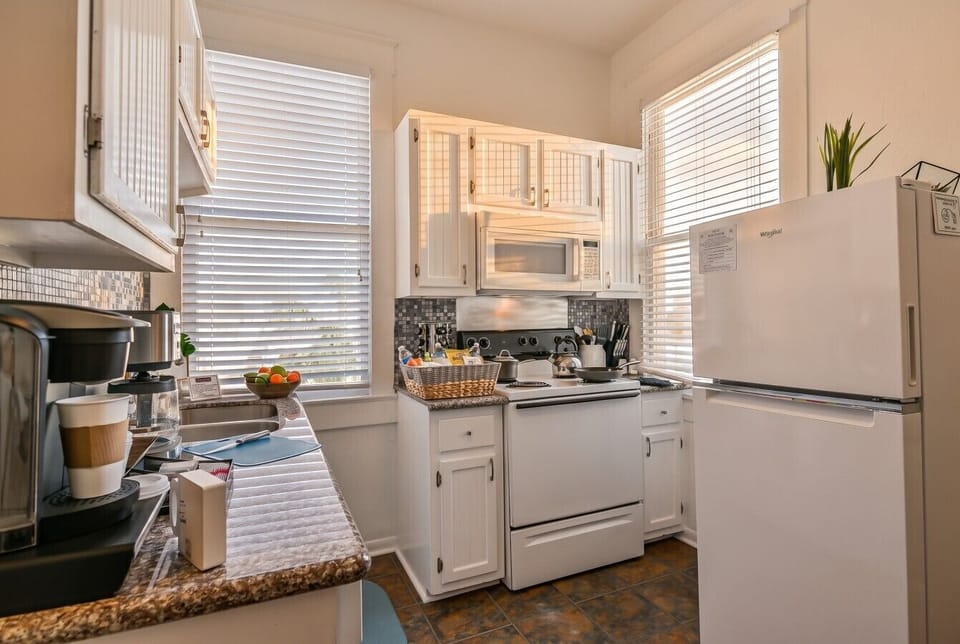 Ruby Suite - Whip up delicious meals in this charming kitchen