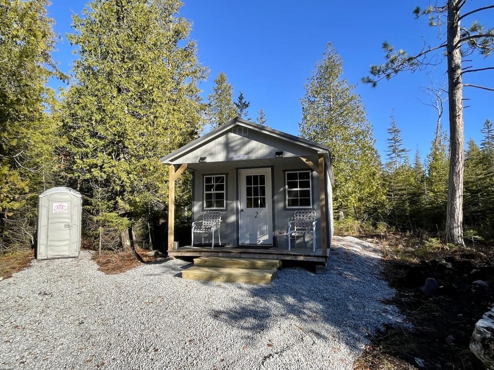 White Birch Cabin - Johnswood Off Grid Cabins on Drummond Island (5122)