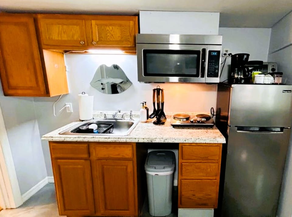 Studio Kitchenette Full II
