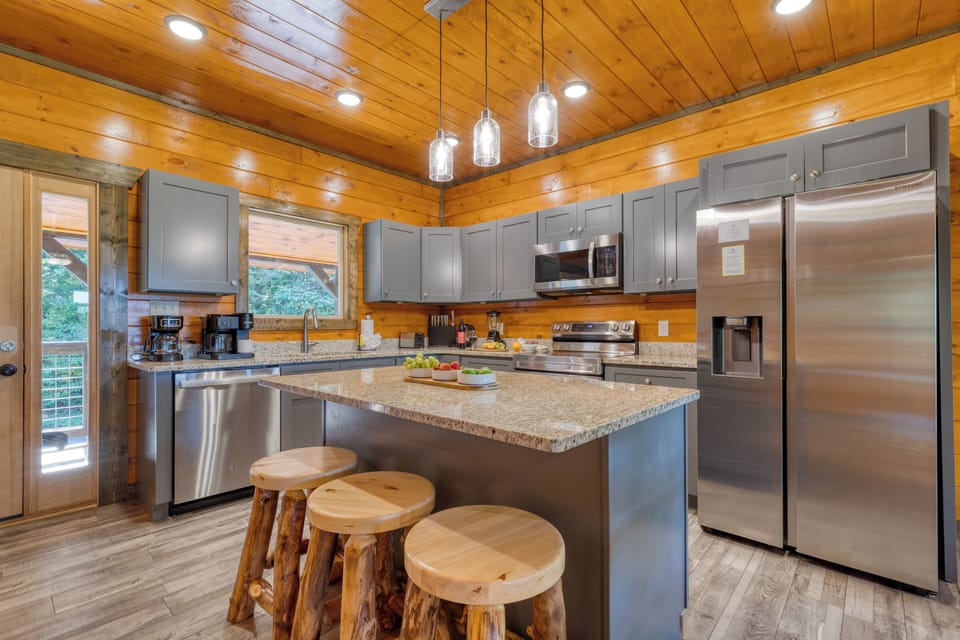 Enjoy casual dining at the kitchen counter.