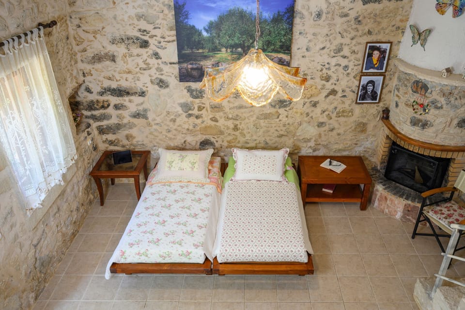 The two sofas can be arranged side by side, creating the sensation of a double bed for a cozy and spacious sleeping arrangement.