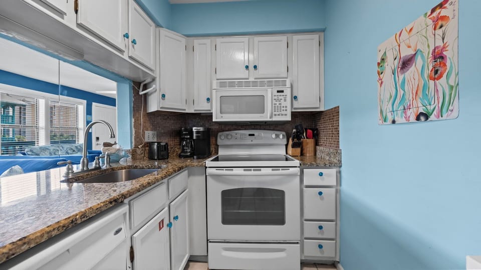 Sea Breeze 218 - Kitchen