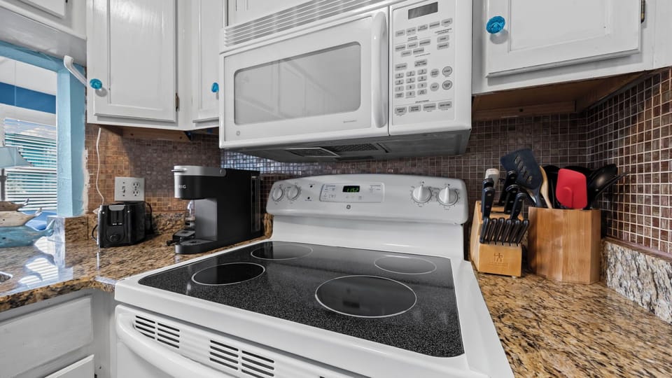 Sea Breeze 218 - Kitchen