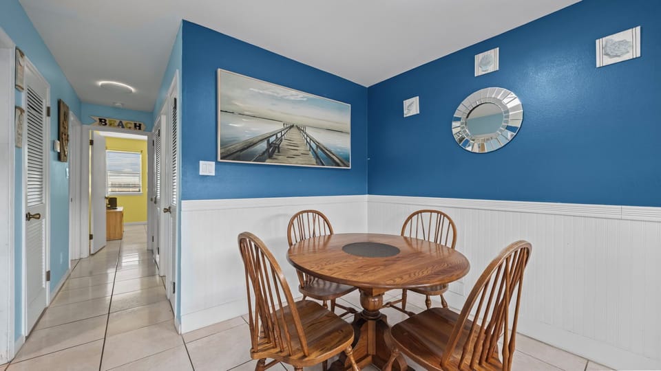 Sea Breeze 218 - Dining area