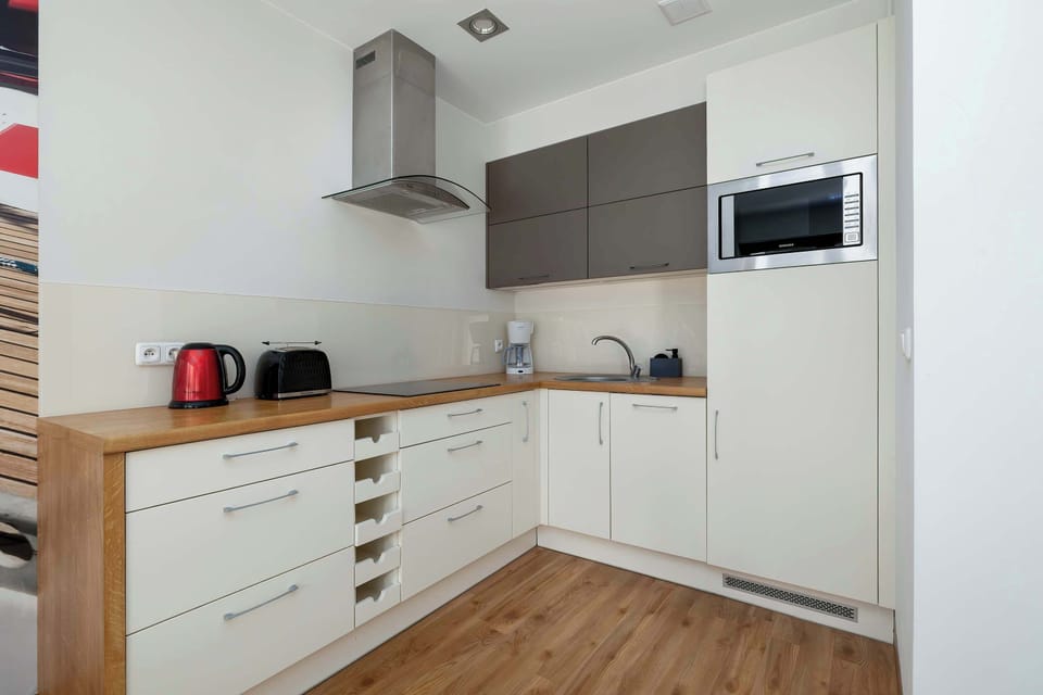 Modern, fully equipped kitchenette. 