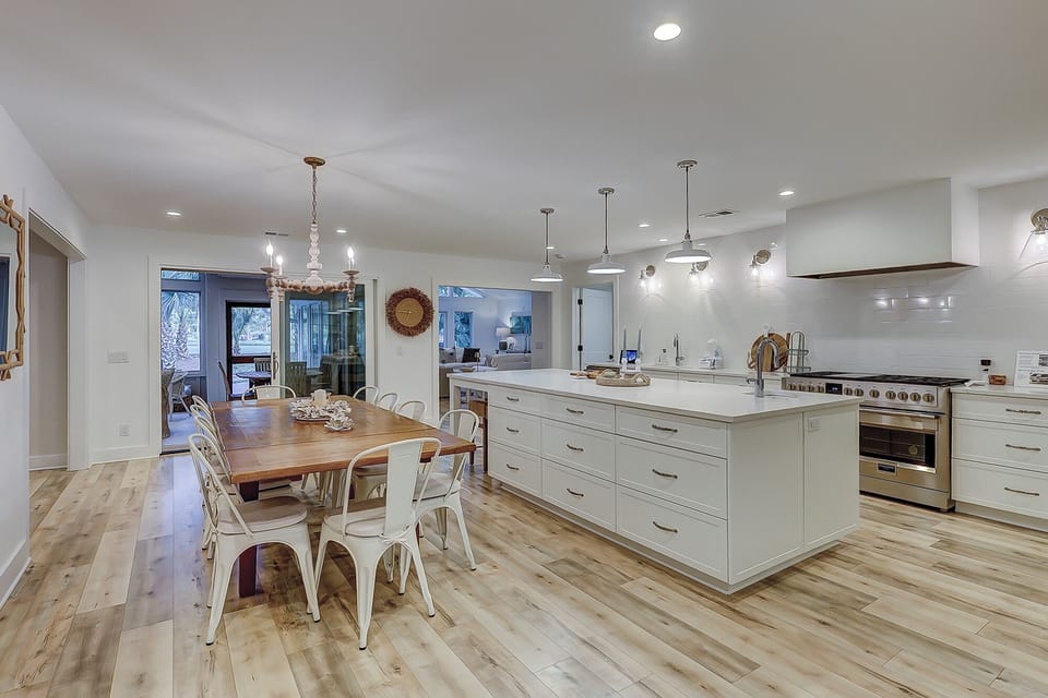 Kitchen/Dining Area