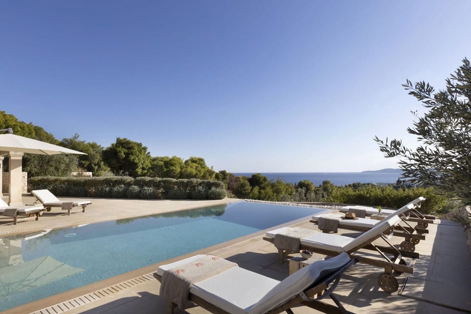 Spellbinding views out to sea from Villa Marlina's zero-edge pool.