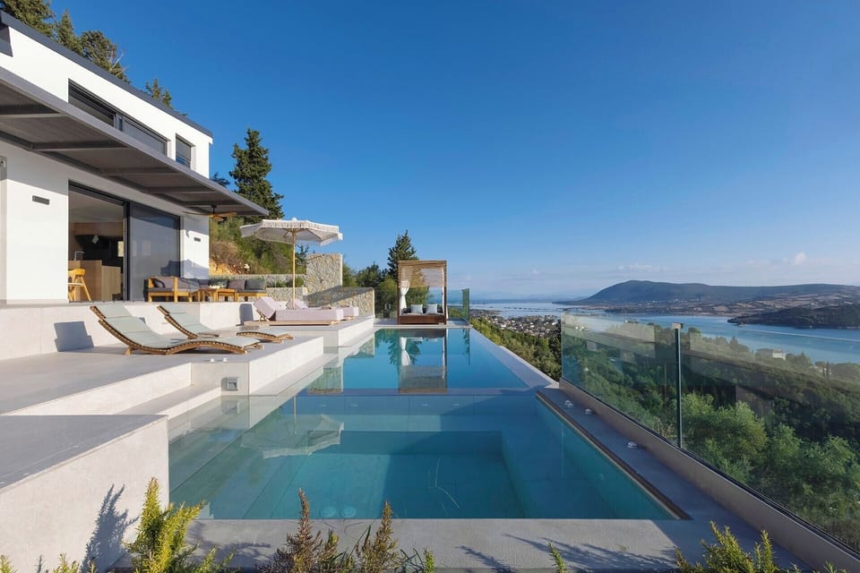 The inviting plunge pool jacuzzi and infinity pool.
