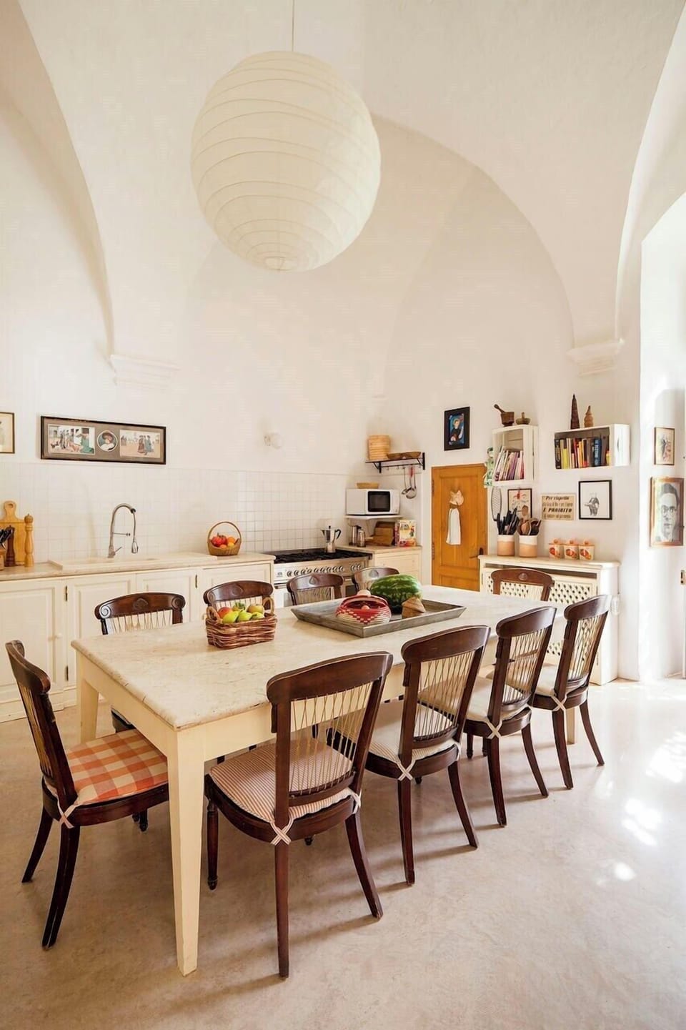 The lovely dining area in Villa Elia's Kitchen.