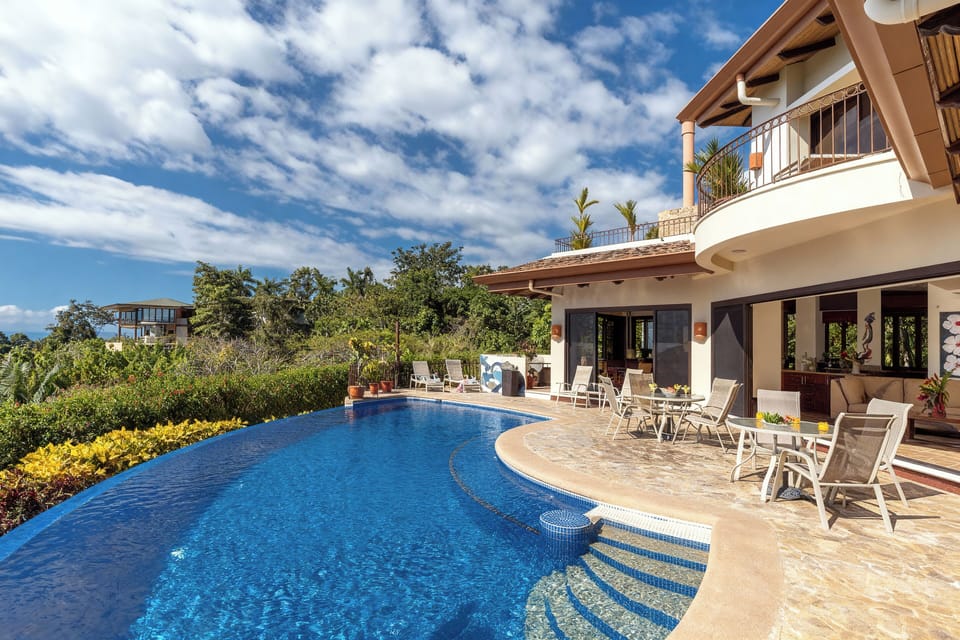 Tulemar Garden House pool