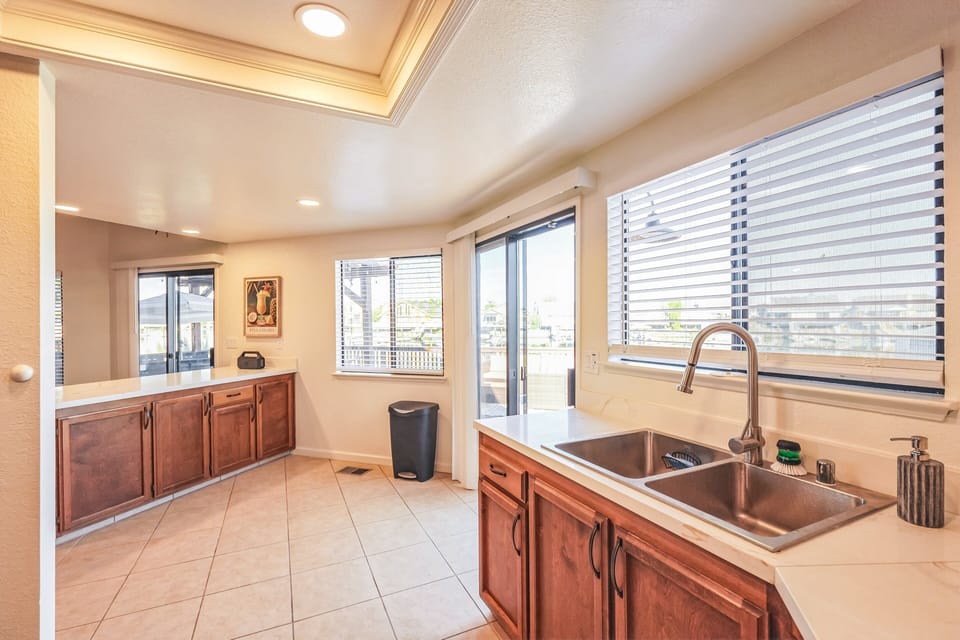 Floor, Flooring, Indoors, Sink, Sink Faucet
