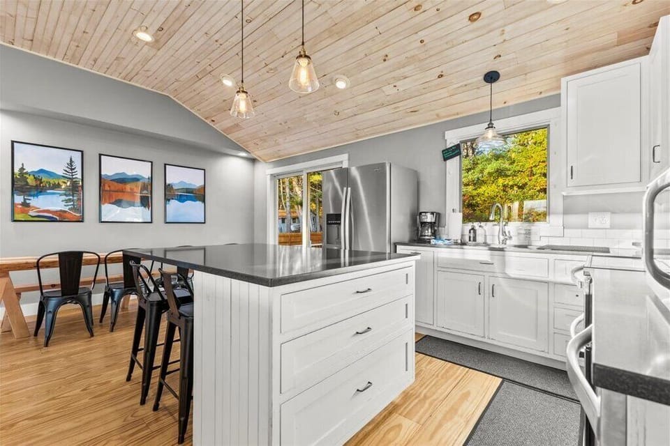 Kitchen/Dining Area