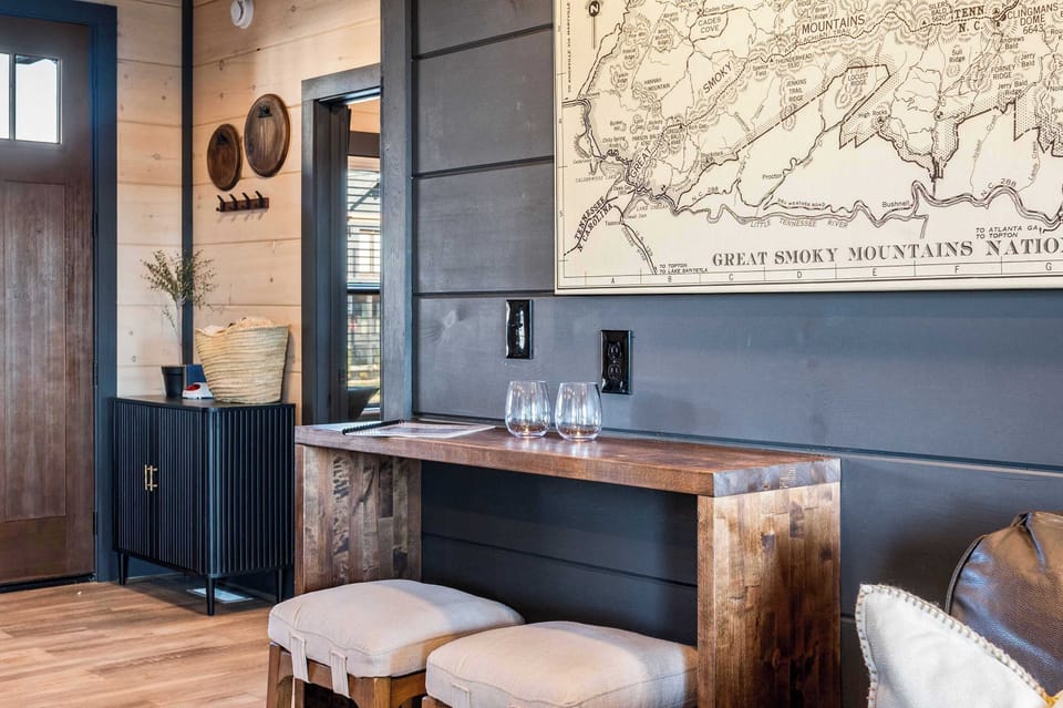 Hoapili Hale - Spacious living room with open access to the kitchen and dining seating. 