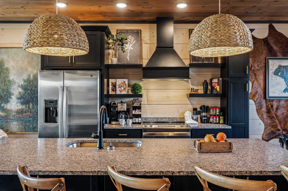 Hoapili Hale - Spacious living room with open access to the kitchen and dining seating. 