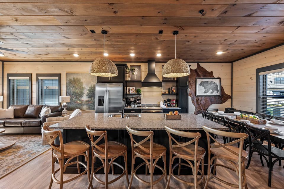 Hoapili Hale - Spacious living room with open access to the kitchen and dining seating. 