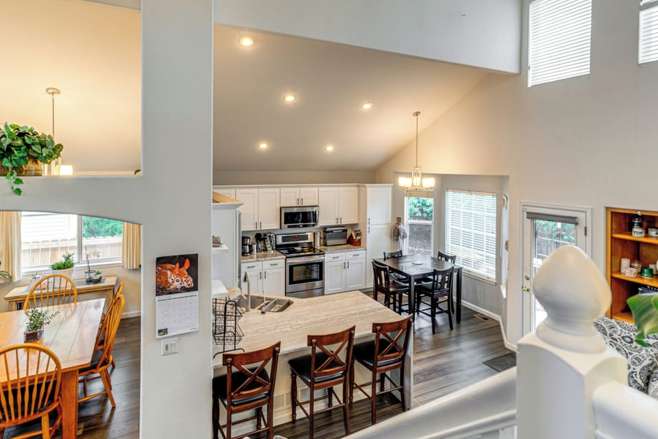 Dining Areas | 1st Floor | Dishware/Flatware
