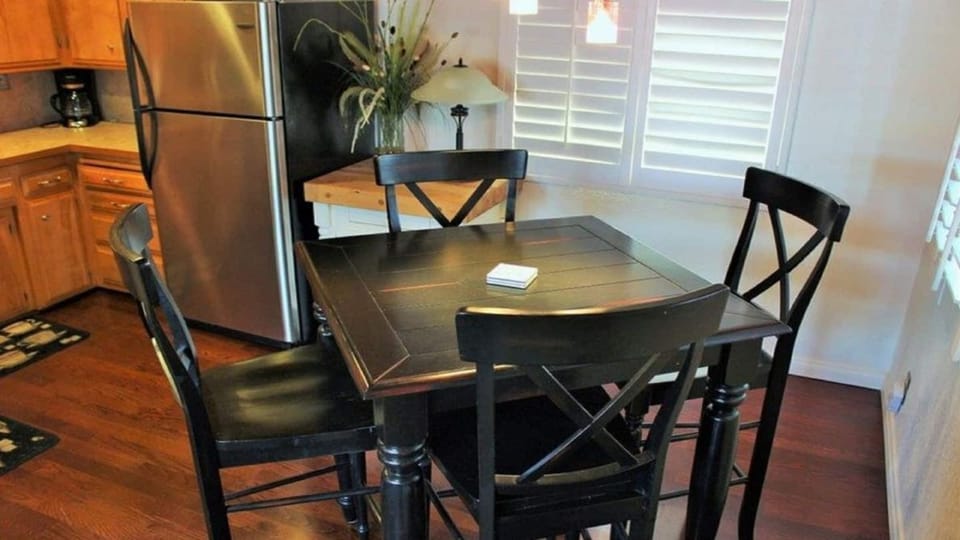 Cabin B Dining