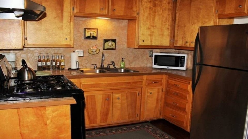 Cabin A Kitchen