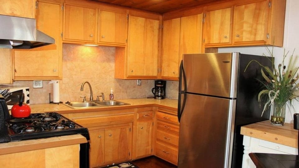 Cabin B Kitchen