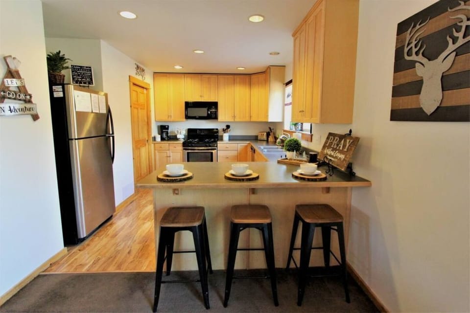 Large Kitchen with Bar Seating