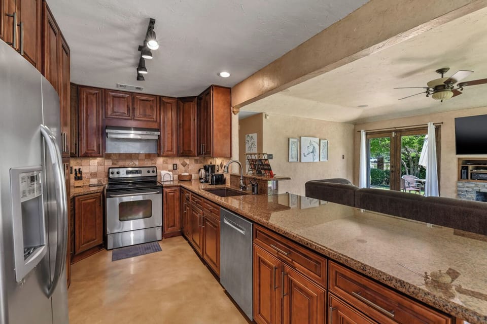 Well equipped kitchen with plenty of cupboards and drawers 