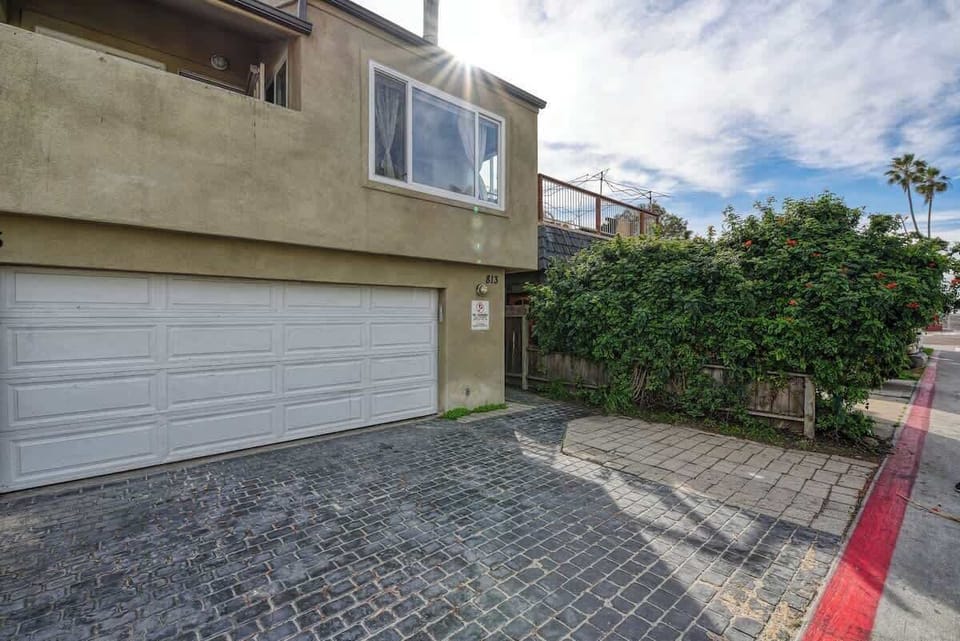 driveway that can fir 3 cars