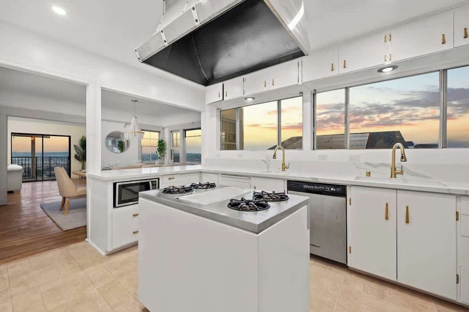 Whether you’re an experienced chef or an aspiring cook, this kitchen, with its ample workspace and well-equipped features, is perfect for crafting unforgettable meals.