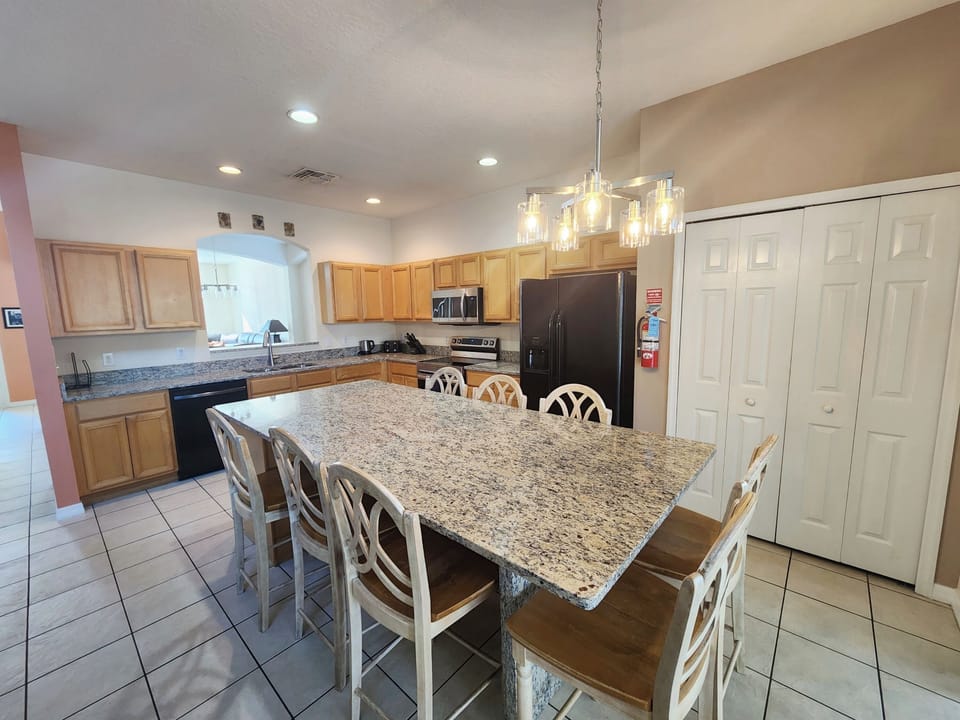 large open Kitchen, Granite Counters