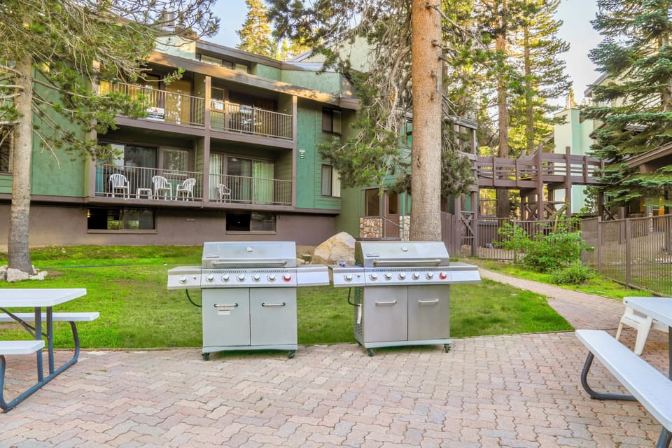 HOA BBQs (available seasonally) in the spa area.