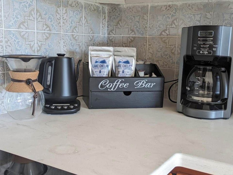 A fully stocked coffee bar with fresh individually packed locally sourced Lake Chelan Coffee Company grounds, creamer and sugar varieties. Make a pot, or make a pour over cup.