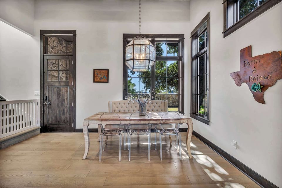 Dining area for 5