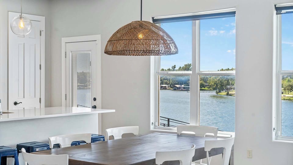 Beautiful views while you enjoy a meal!