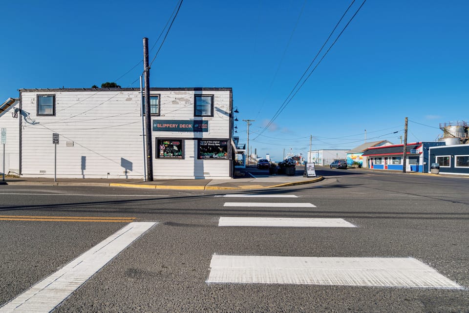 The Slippery Deck Restaurant On-Site (Lower Level)