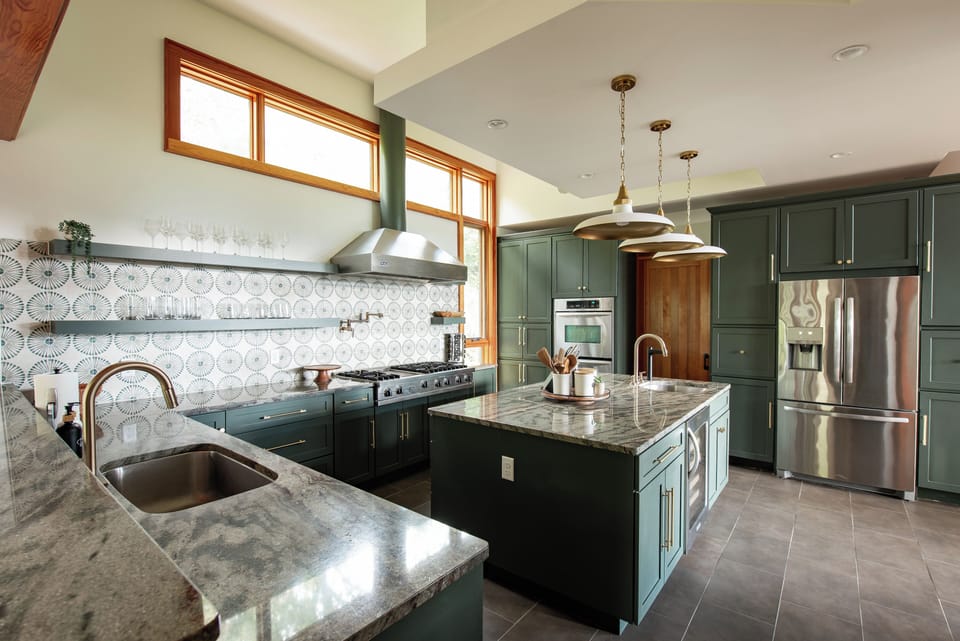 From morning coffee to evening feasts—this kitchen has it all.