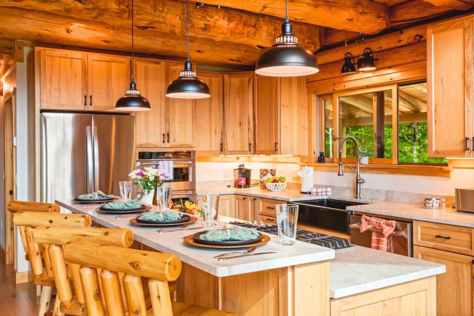 Spacious kitchen and dining area with everything you need for shared meals.