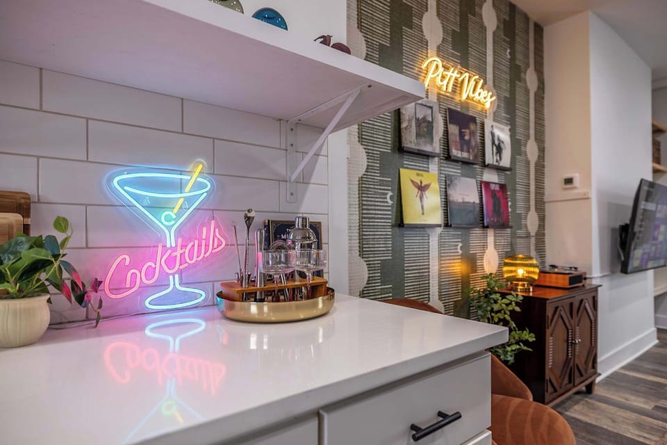 Sip, spin, and stay a while. Pitt Vibes brings the fun with a cozy vinyl wall and a stocked cocktail corner—perfect for kicking off your nights in Pittsburgh. Make yourself at home, the vibes are waiting. 🍸🎶