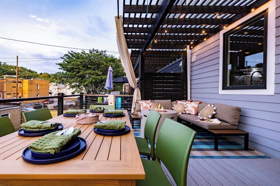 Gather around the fire pit or enjoy dinner under the lights—this outdoor patio at Pitt Vibes is made for laid-back evenings, group meals, and relaxing under the open sky.