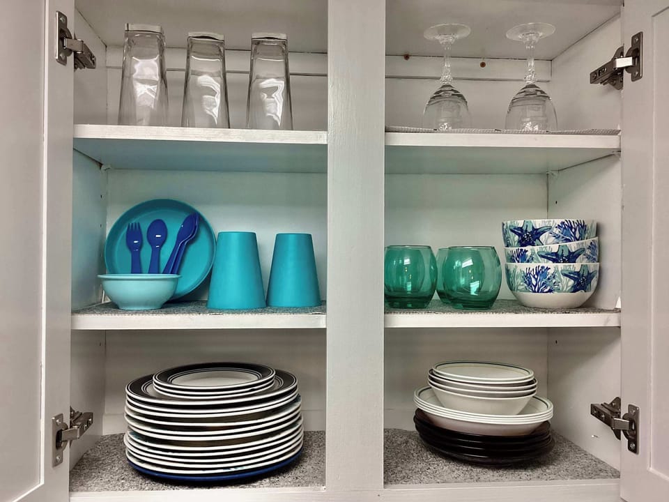 The sleek kitchen is well-equipped for an unforgettable getaway​