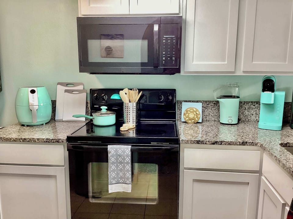 The sleek kitchen is well-equipped for an unforgettable getaway​