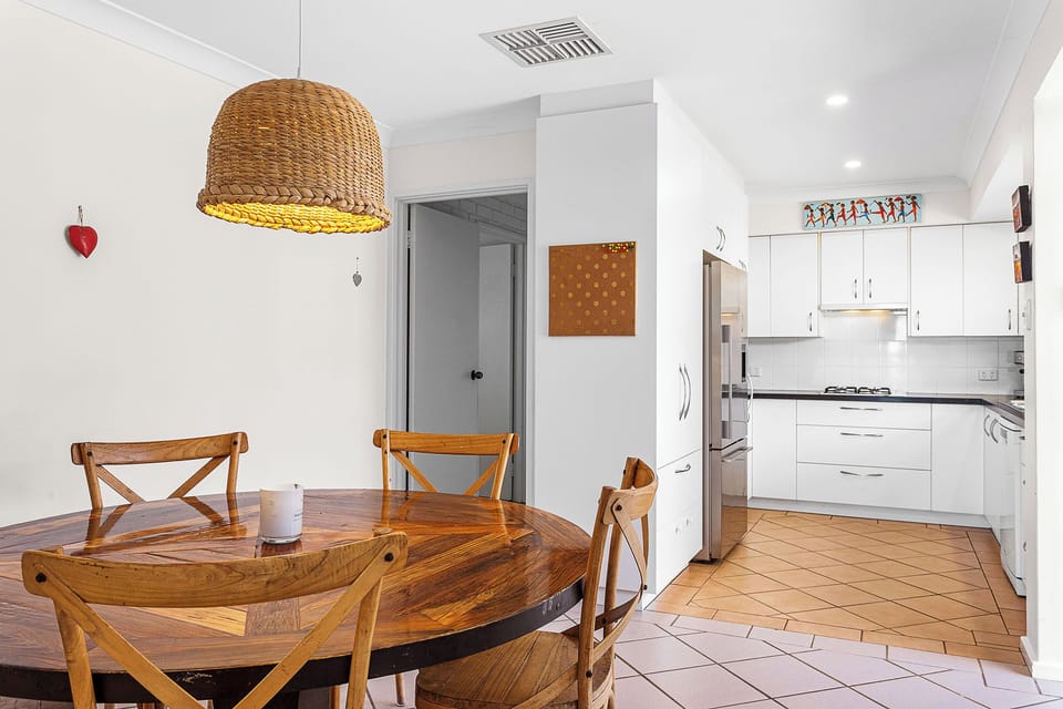Light-Filled Dining Spot