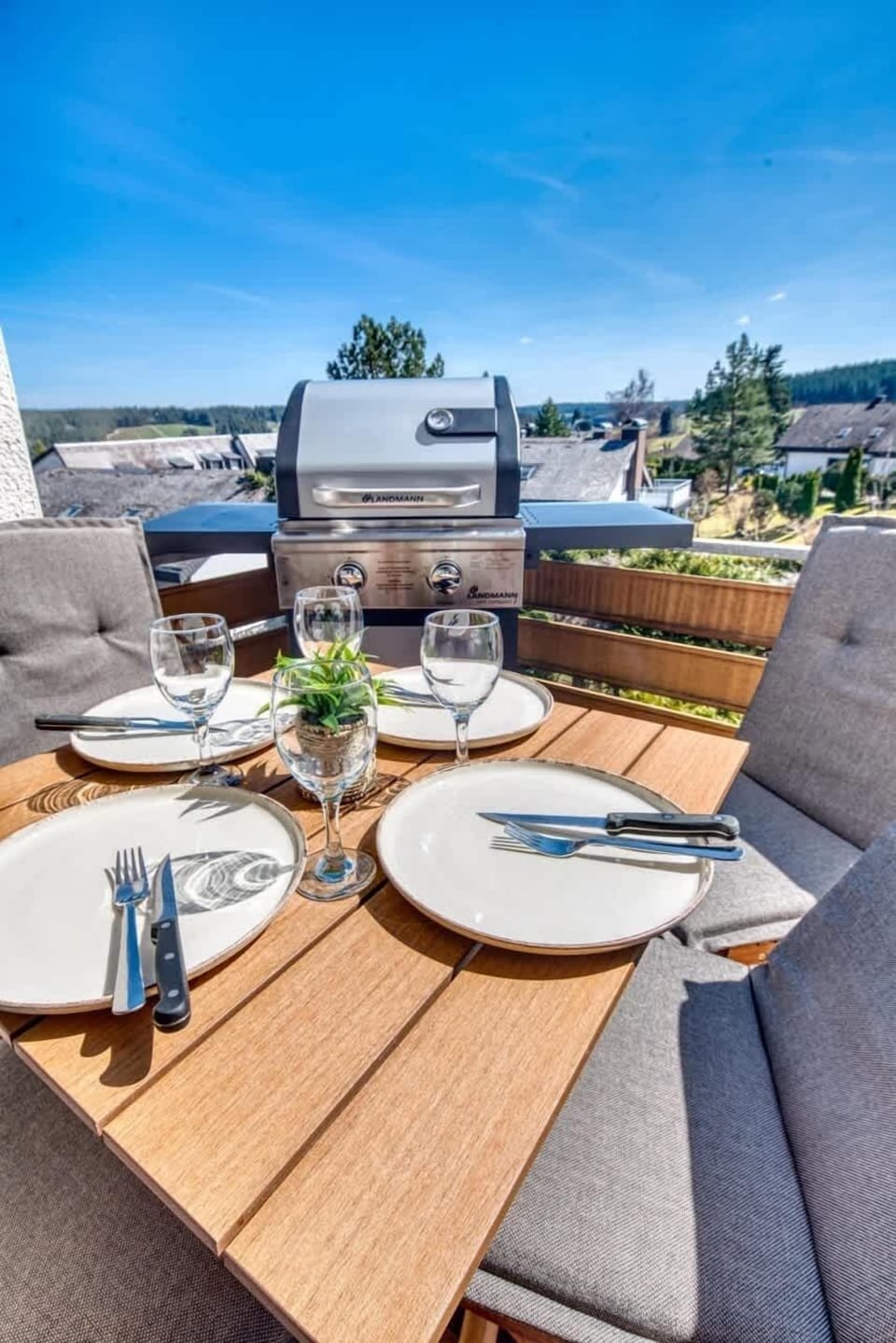 Friedlicher Balkon mit erholsamer Aussicht 